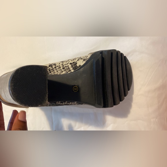 FashionNova Boots - Picture 2 of 4